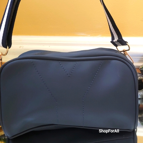 Yves Saint Laurent beauty case convertible in shoulder bag - Picture 5 of 13